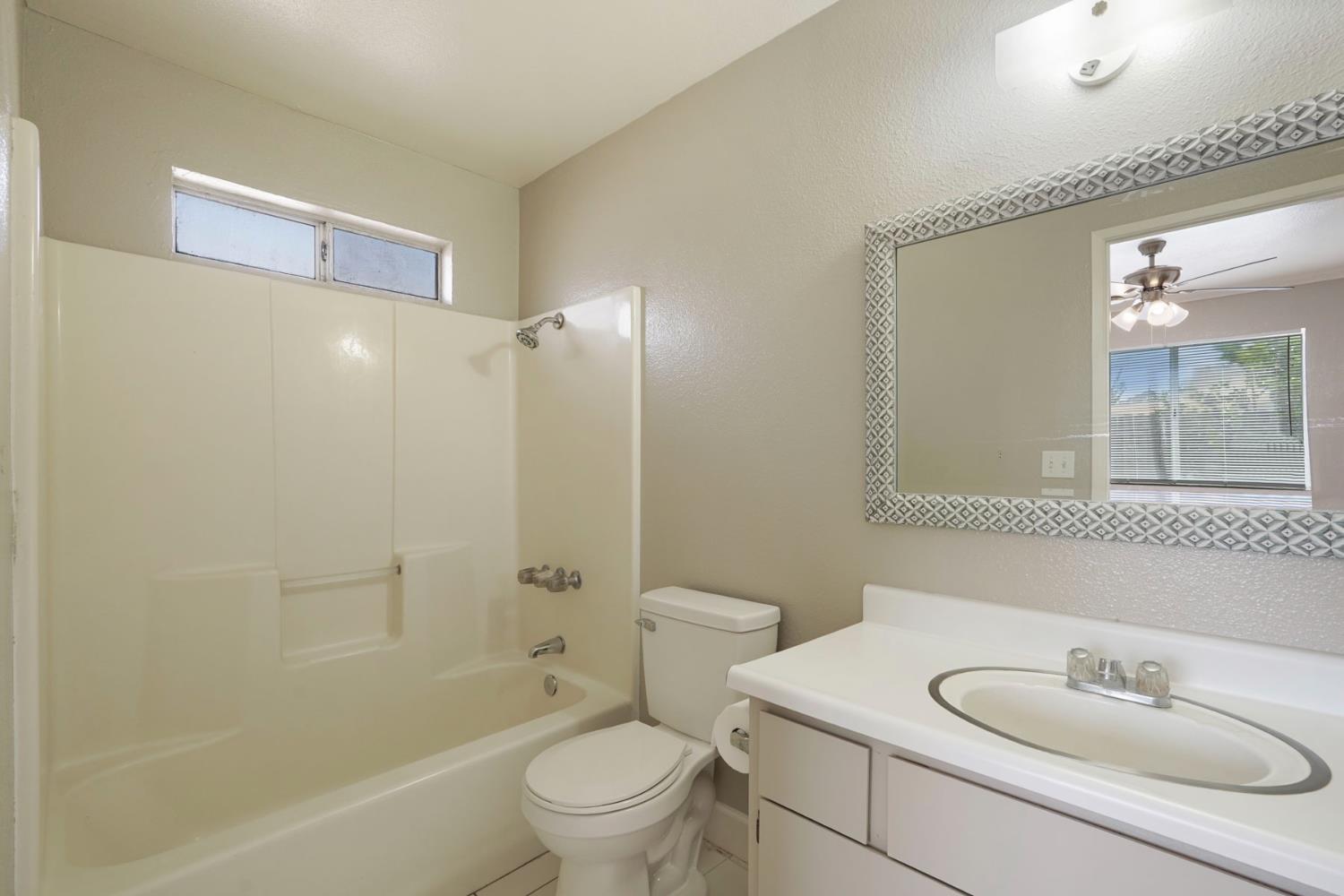 3954 Sweepstakes Dr, Riverbank, CA 95367