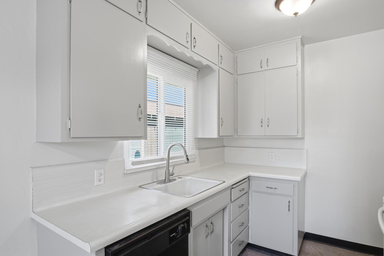 2205 O St, Merced, CA 95340