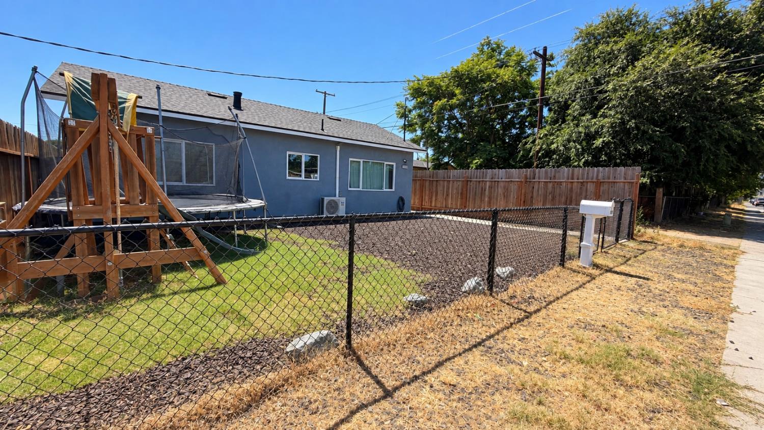 1626 Larkin Ave, Modesto, CA 95354