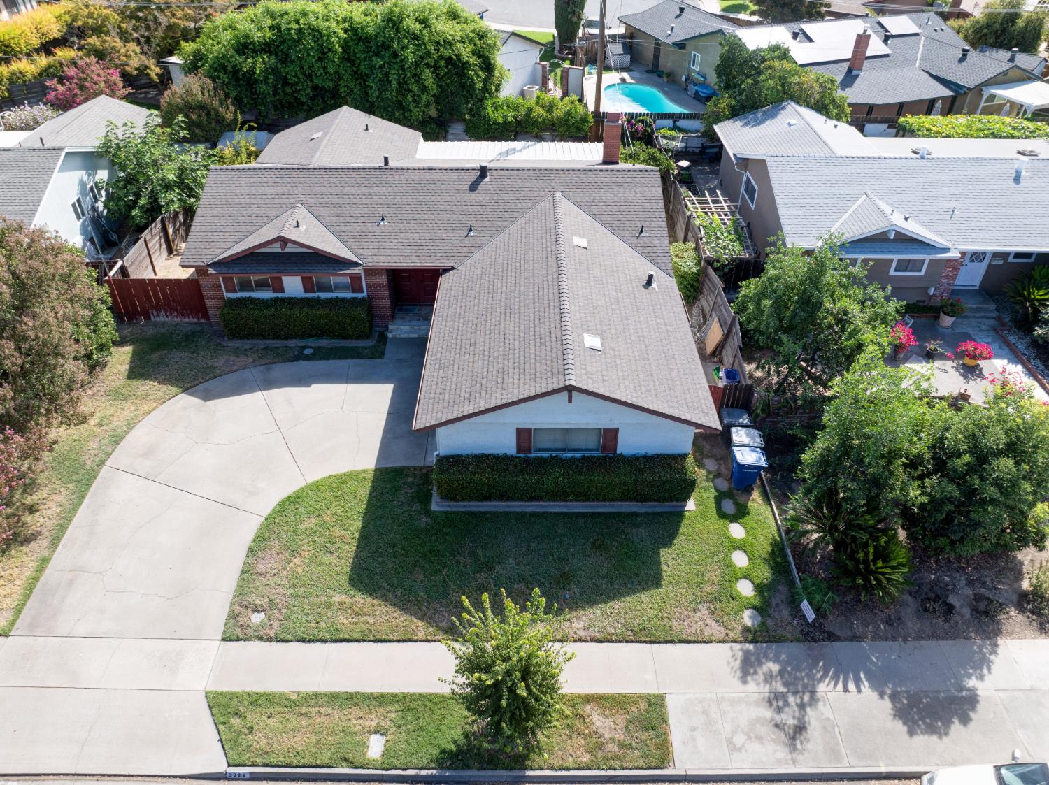 3324 Colonial Dr, Modesto, CA 95350