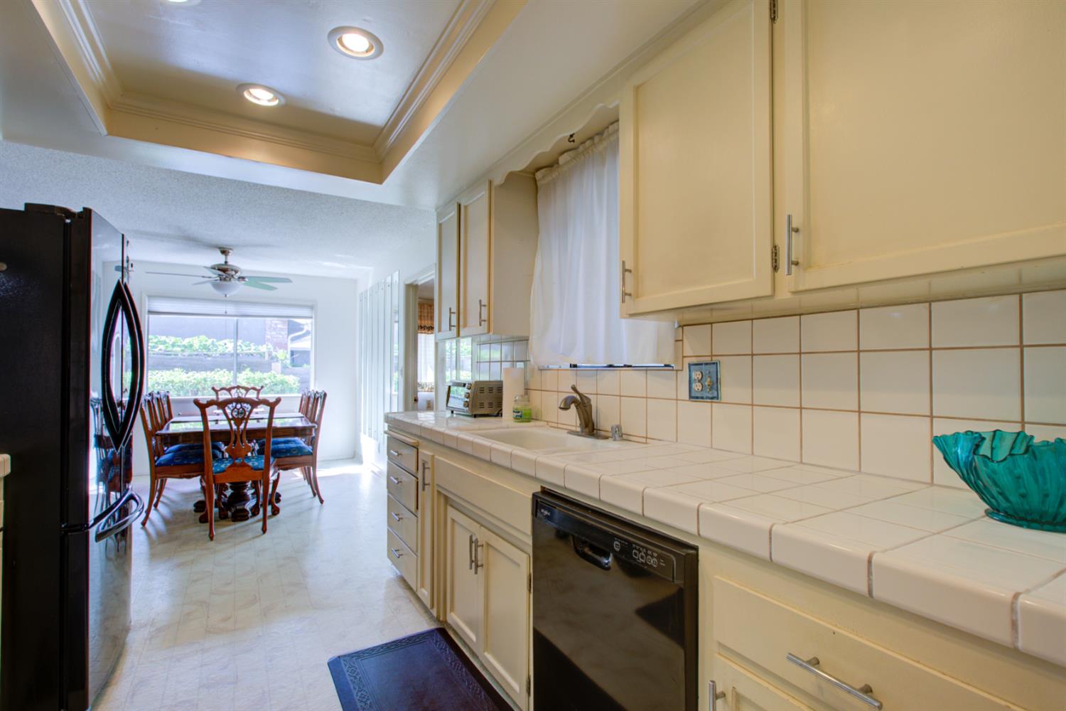 3324 Colonial Dr, Modesto, CA 95350