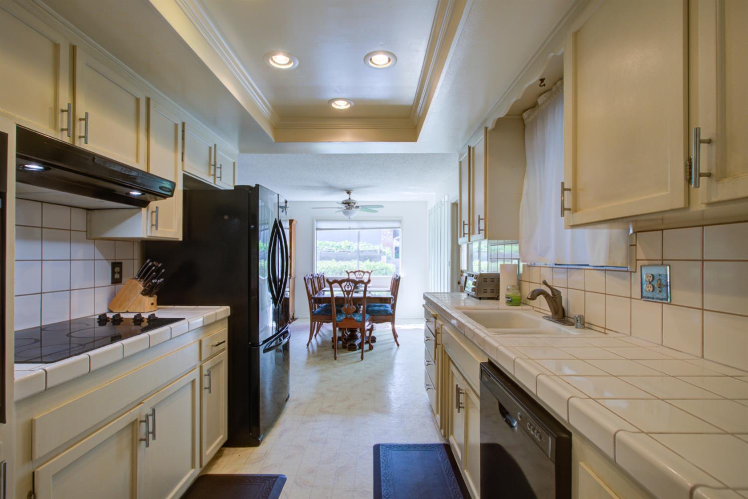 3324 Colonial Dr, Modesto, CA 95350