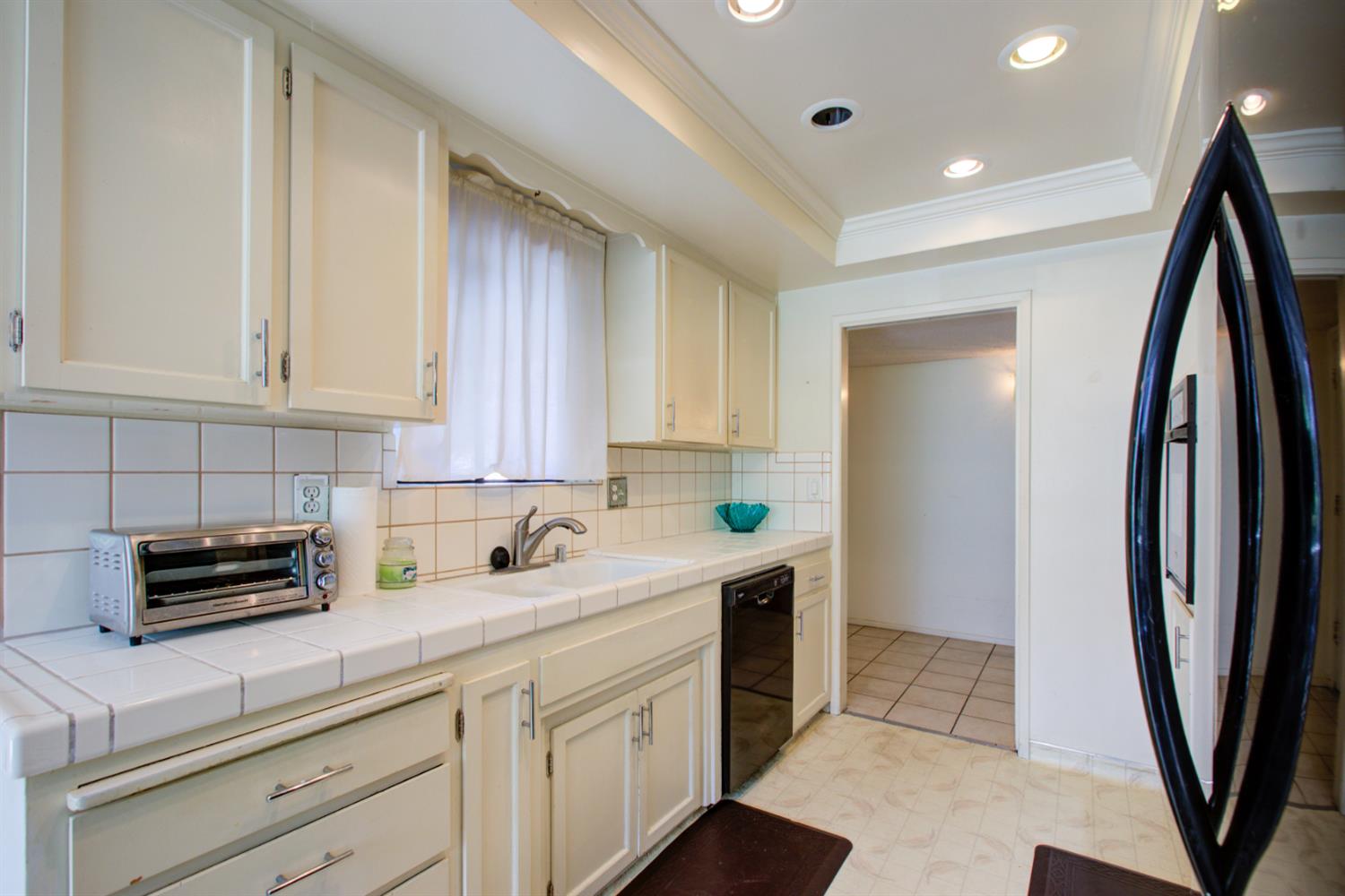 3324 Colonial Dr, Modesto, CA 95350