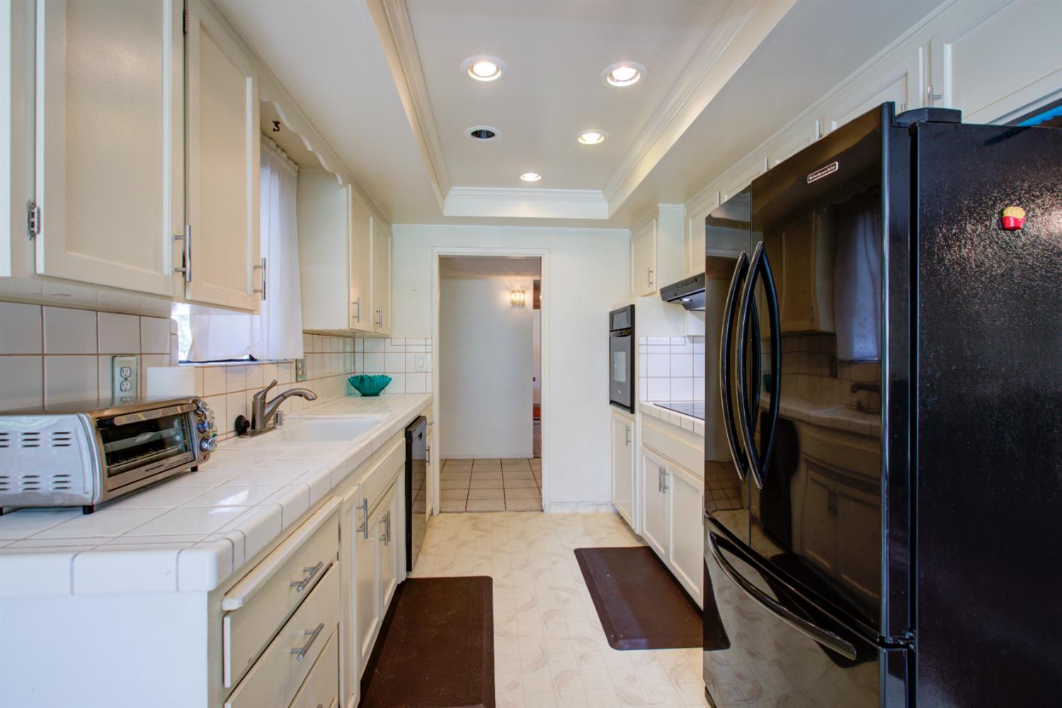 3324 Colonial Dr, Modesto, CA 95350