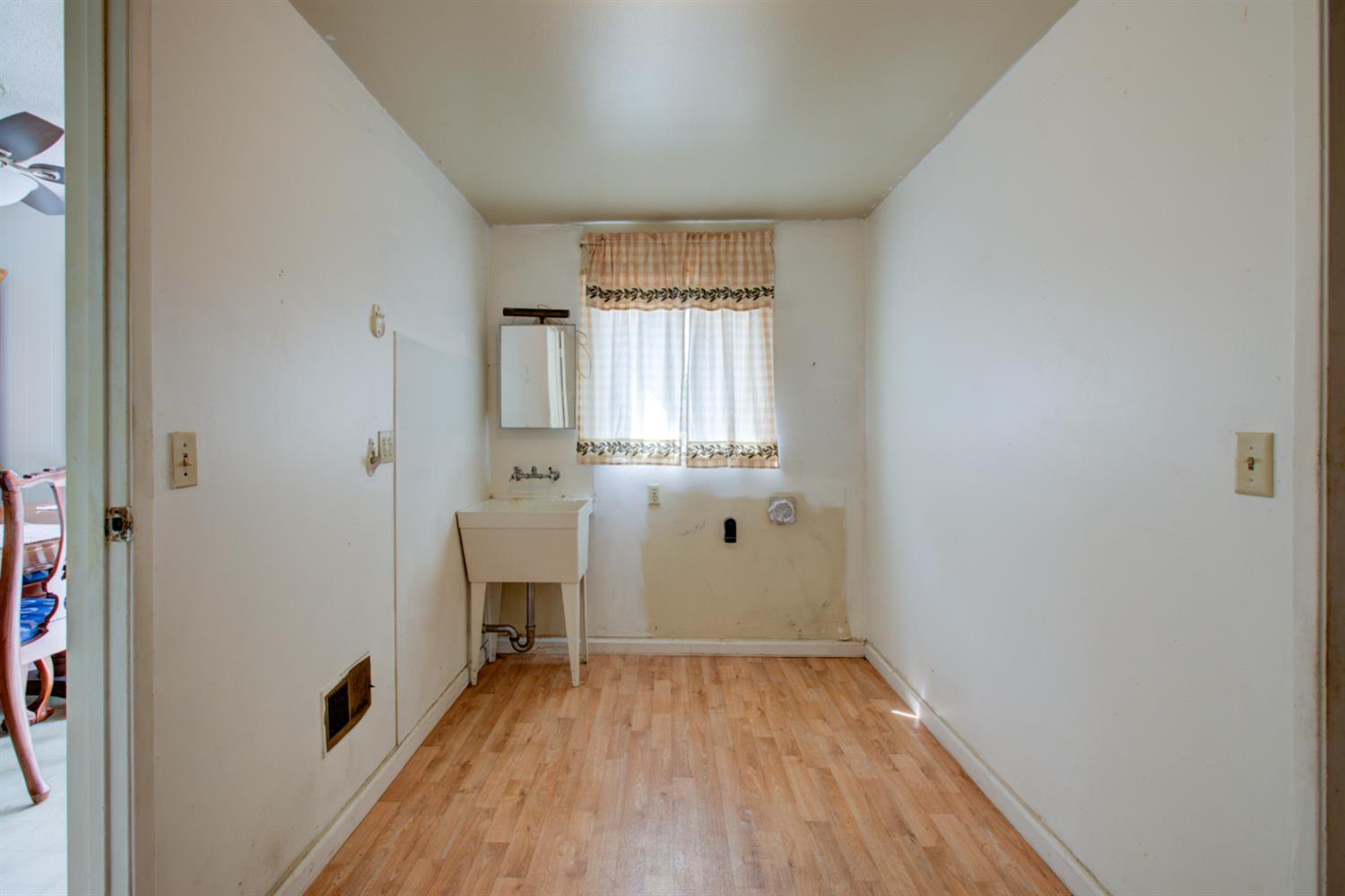 3324 Colonial Dr, Modesto, CA 95350