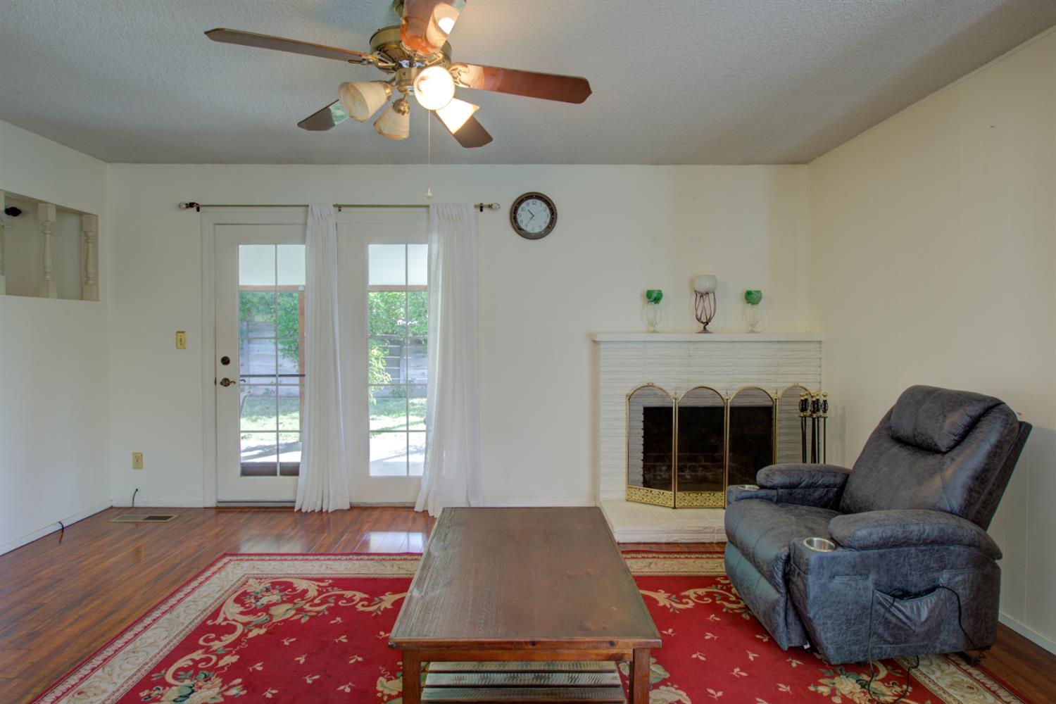 3324 Colonial Dr, Modesto, CA 95350