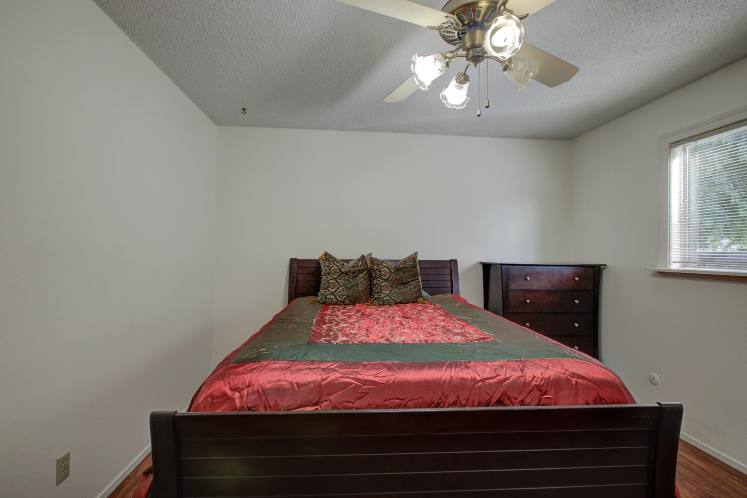 3324 Colonial Dr, Modesto, CA 95350