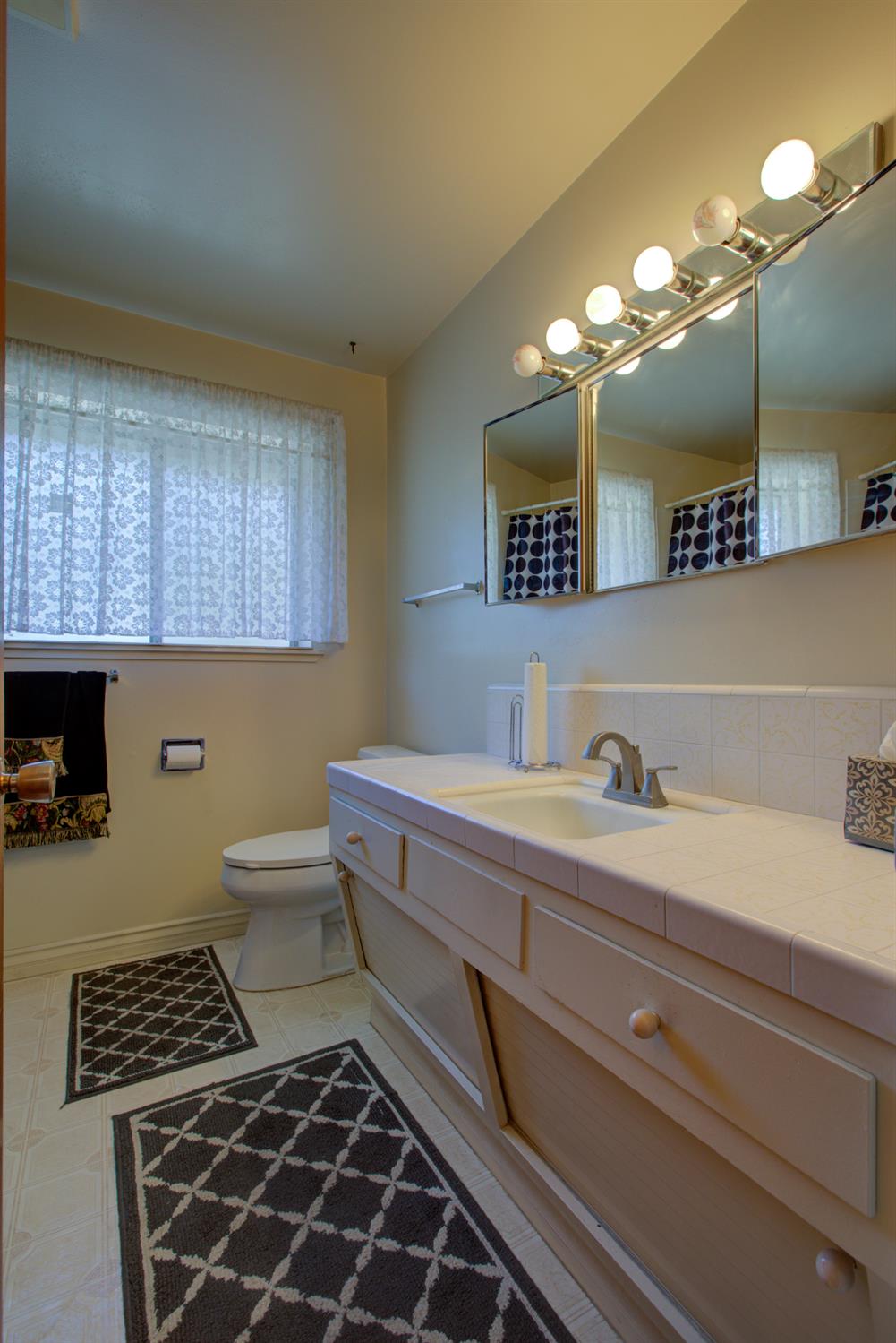 3324 Colonial Dr, Modesto, CA 95350