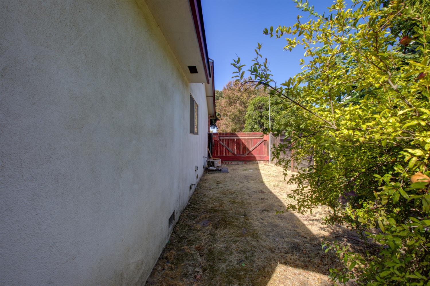 3324 Colonial Dr, Modesto, CA 95350