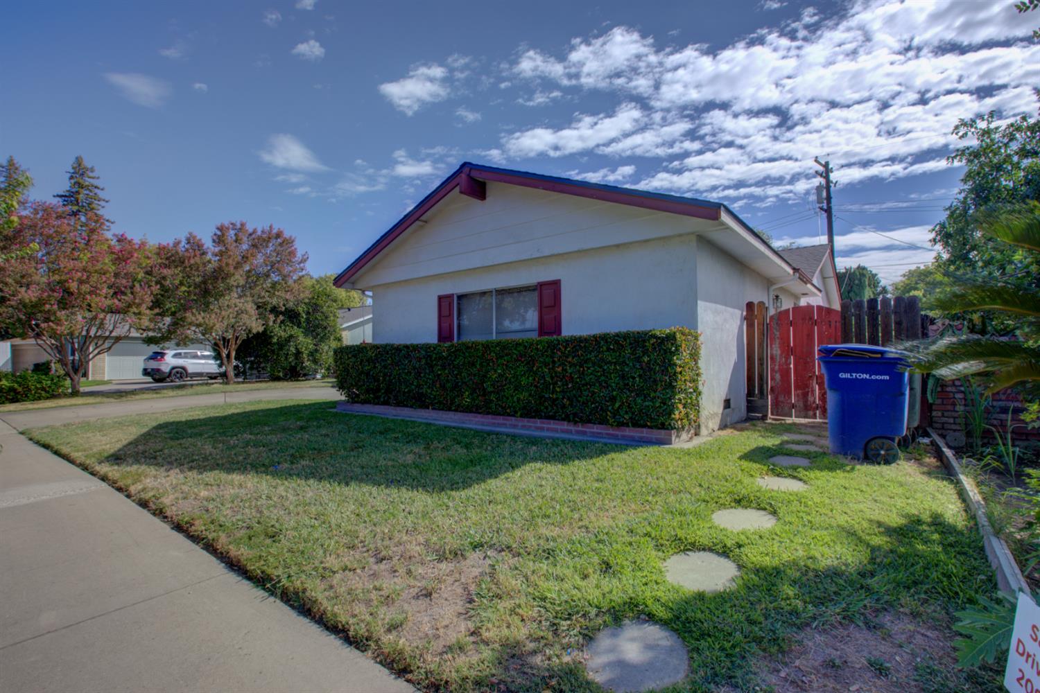 3324 Colonial Dr, Modesto, CA 95350