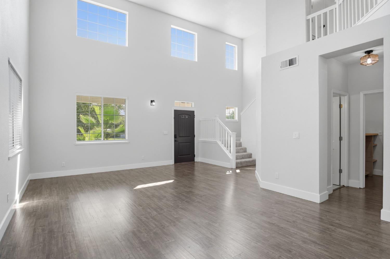 1123 Woodland Dr, Turlock, CA 95382