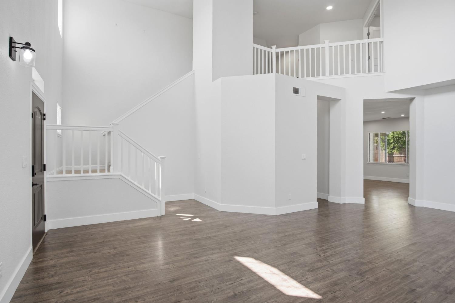 1123 Woodland Dr, Turlock, CA 95382