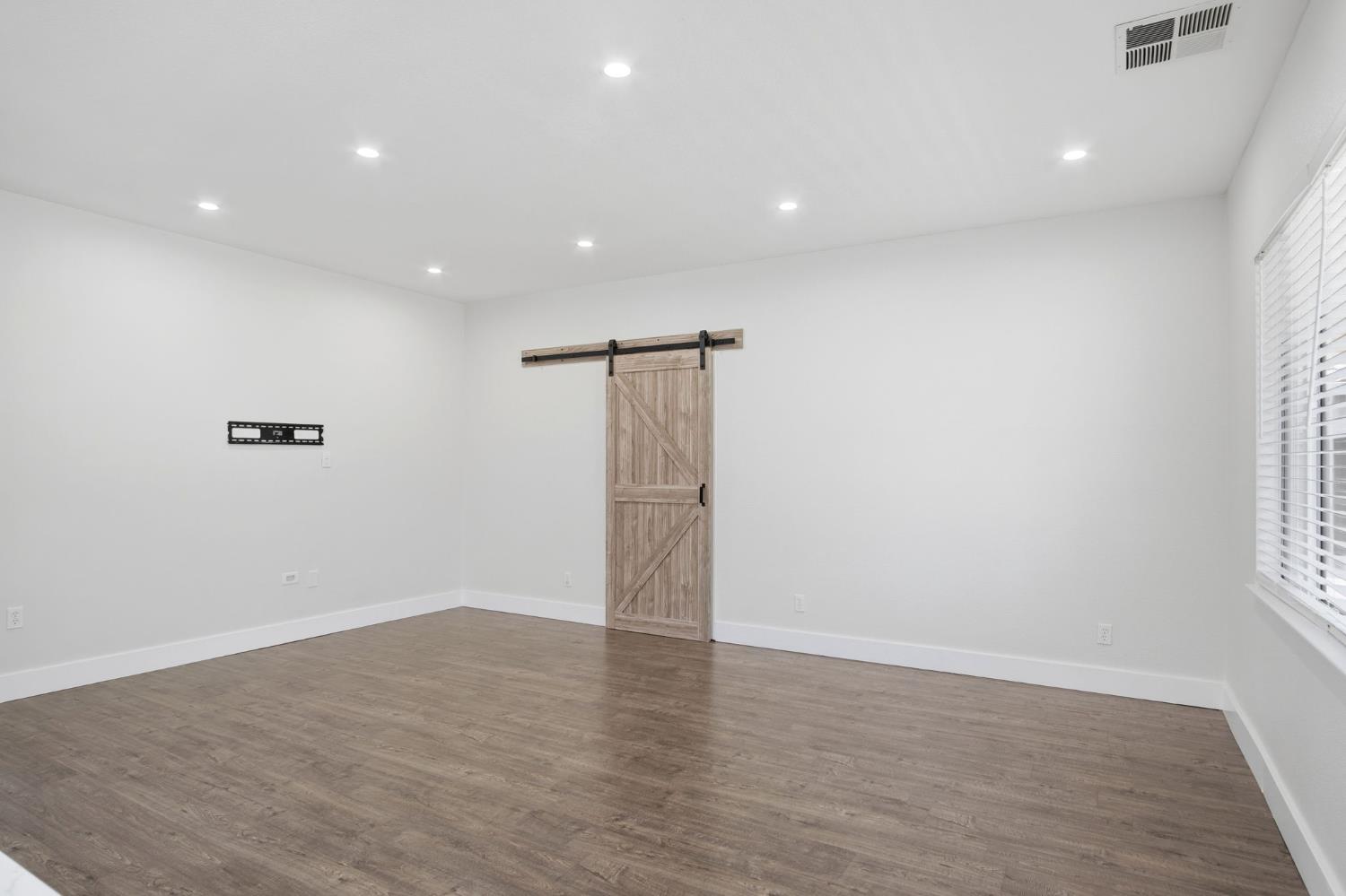 1123 Woodland Dr, Turlock, CA 95382