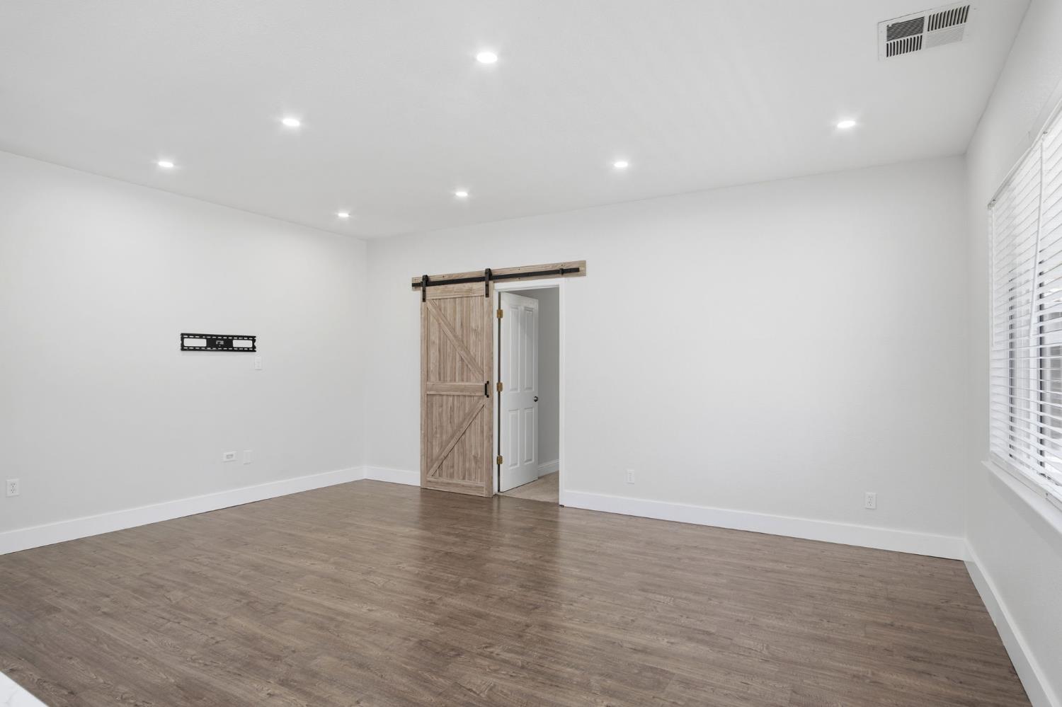 1123 Woodland Dr, Turlock, CA 95382