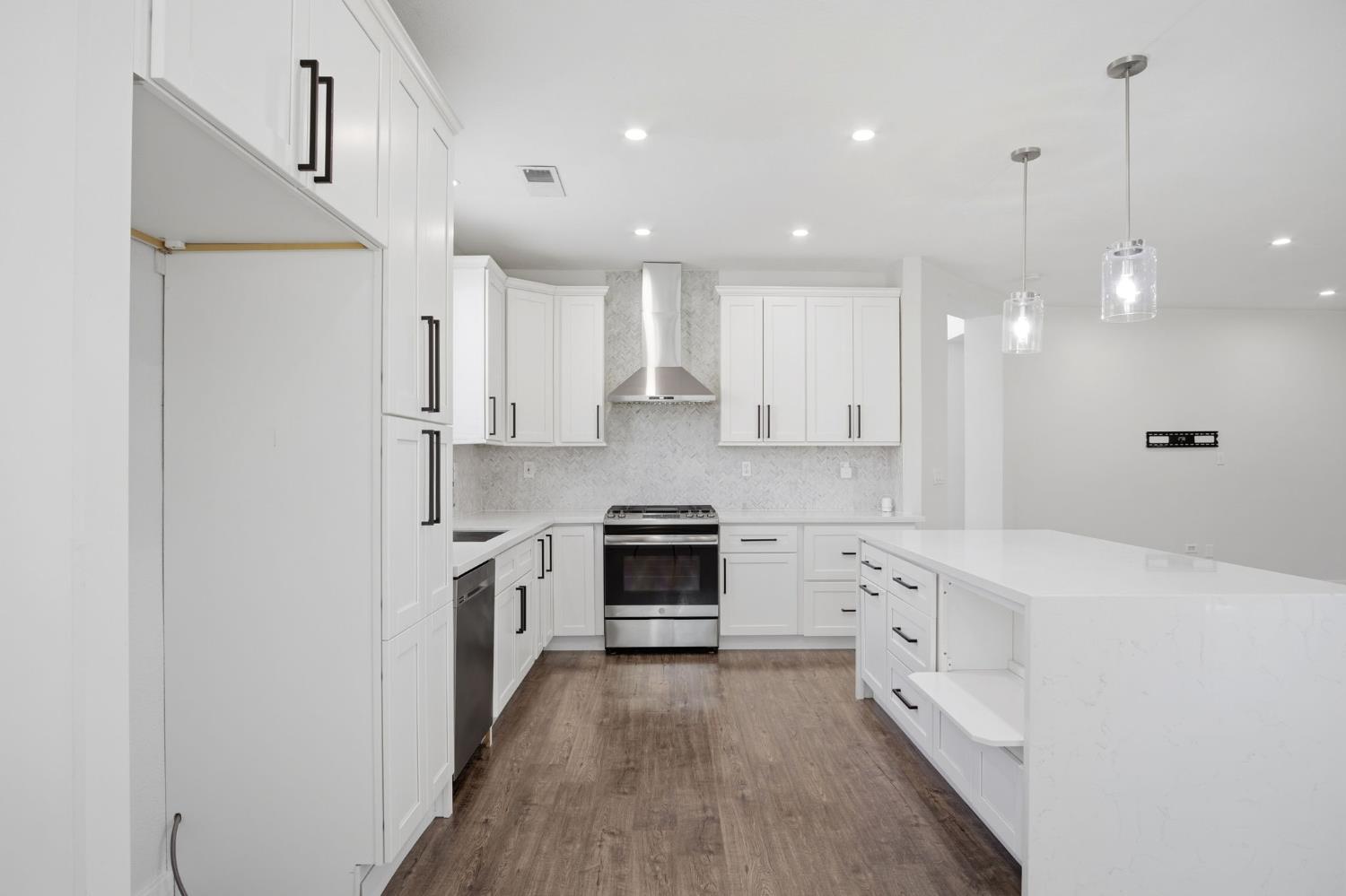 1123 Woodland Dr, Turlock, CA 95382