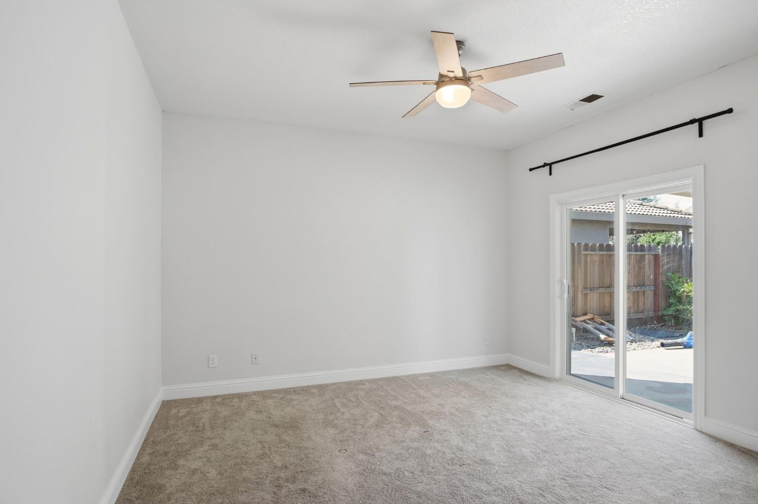 1123 Woodland Dr, Turlock, CA 95382