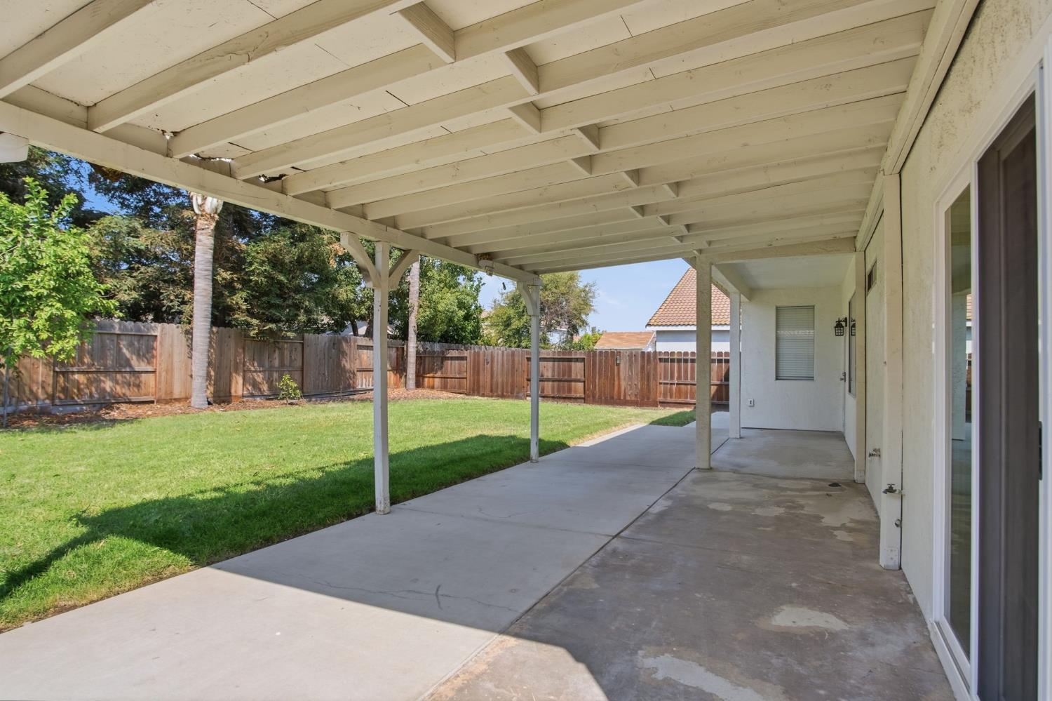 1123 Woodland Dr, Turlock, CA 95382