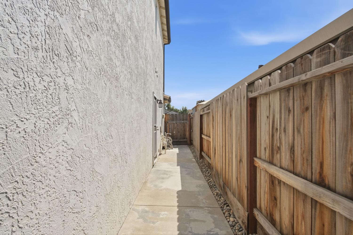 1123 Woodland Dr, Turlock, CA 95382
