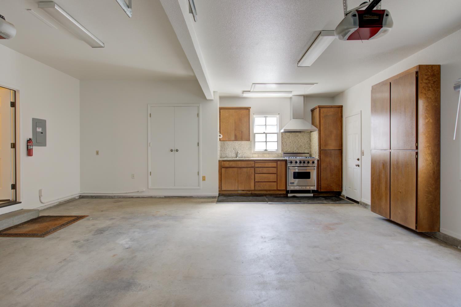 2500 Barola Ln, Modesto, CA 95356