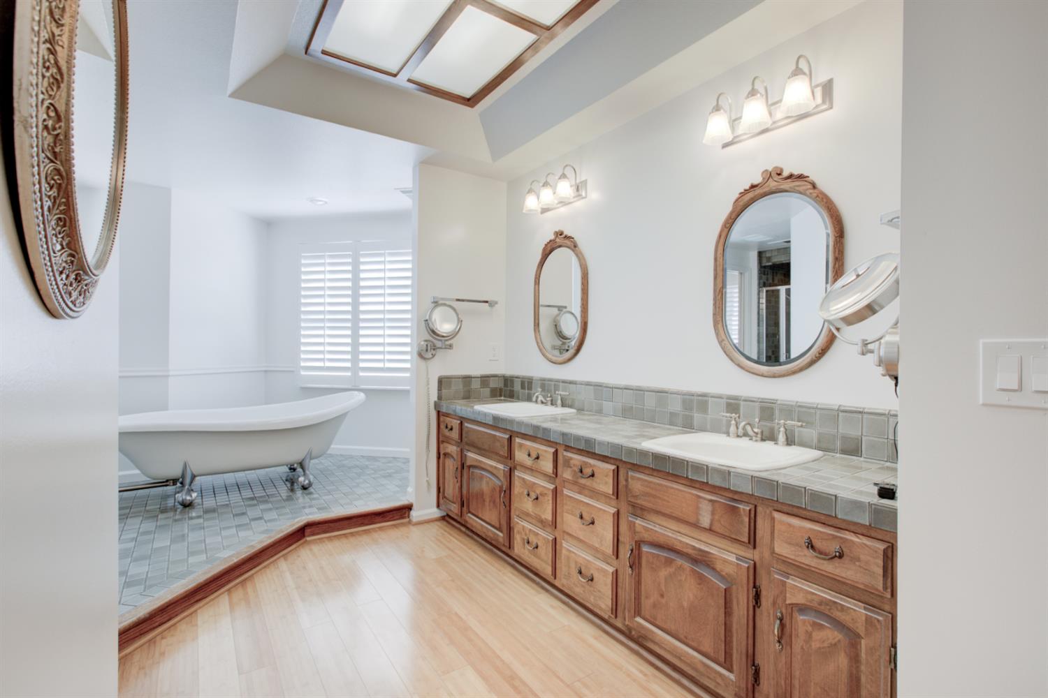 2500 Barola Ln, Modesto, CA 95356