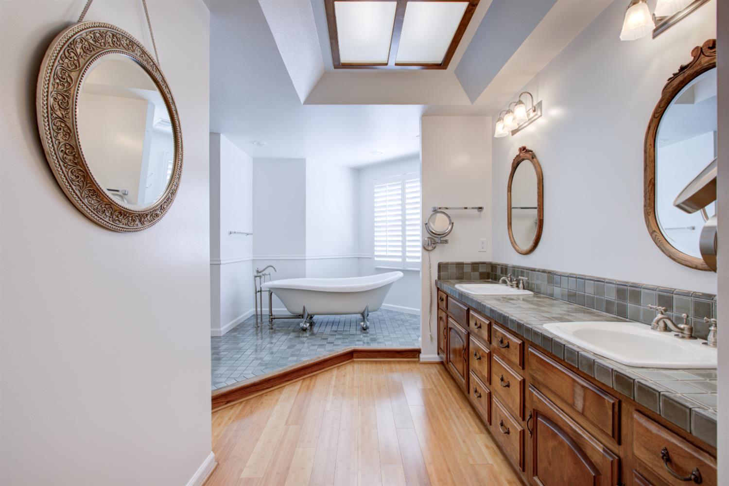 2500 Barola Ln, Modesto, CA 95356