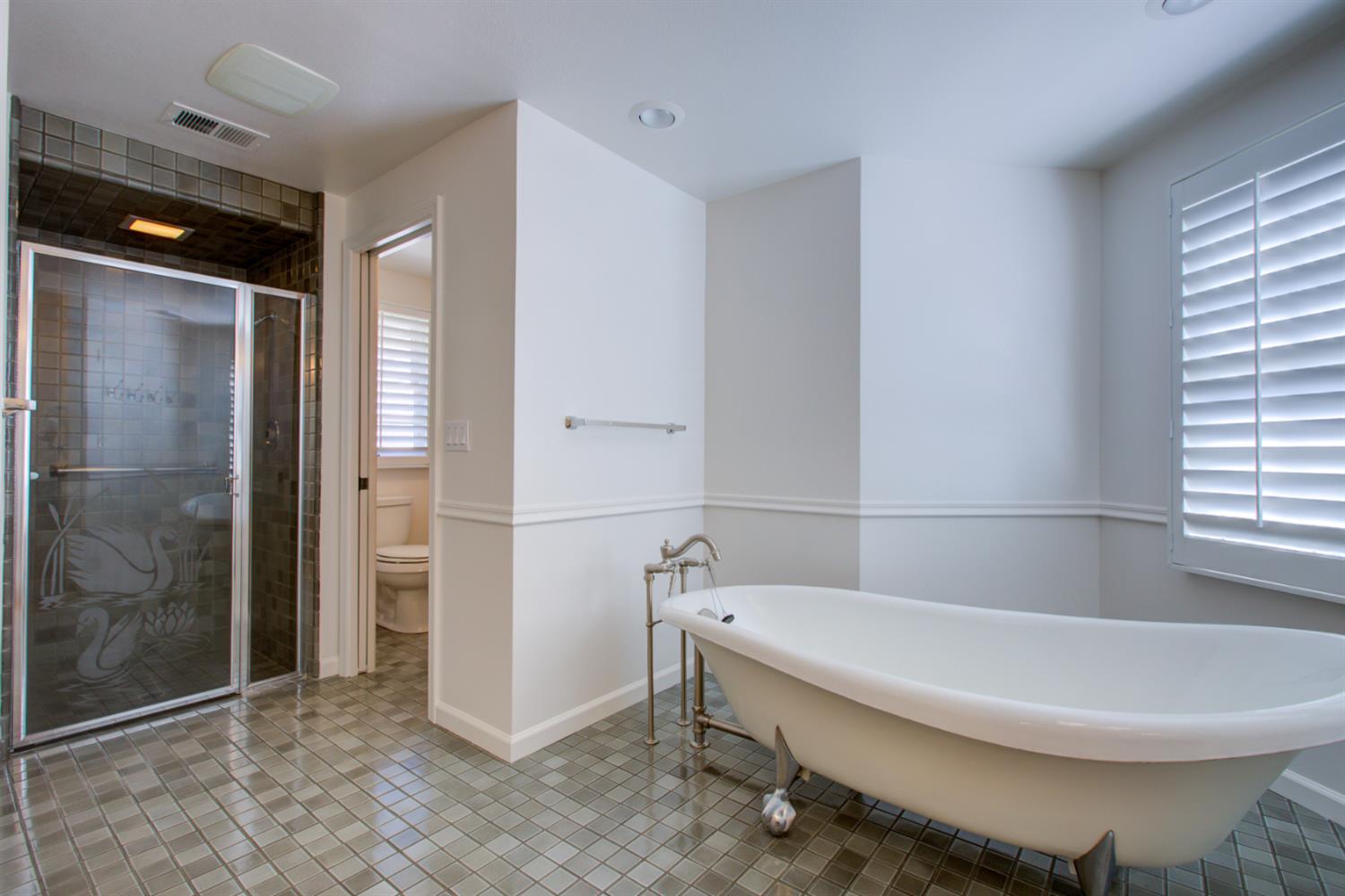 2500 Barola Ln, Modesto, CA 95356