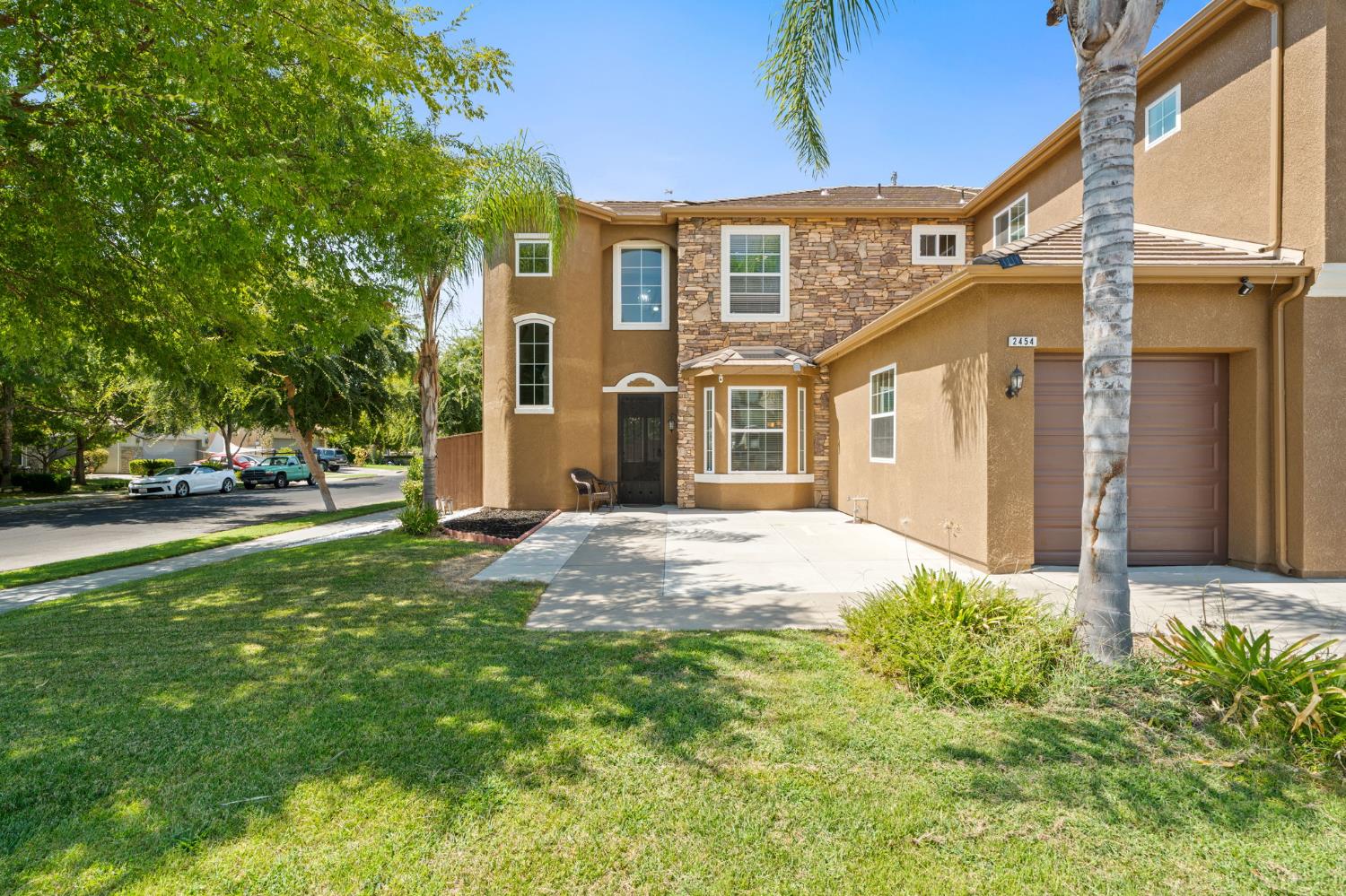 2454 Kaweah Ave, Clovis, CA 93619