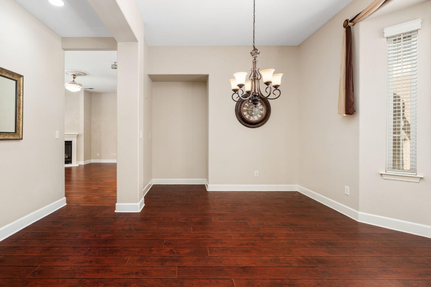 2454 Kaweah Ave, Clovis, CA 93619