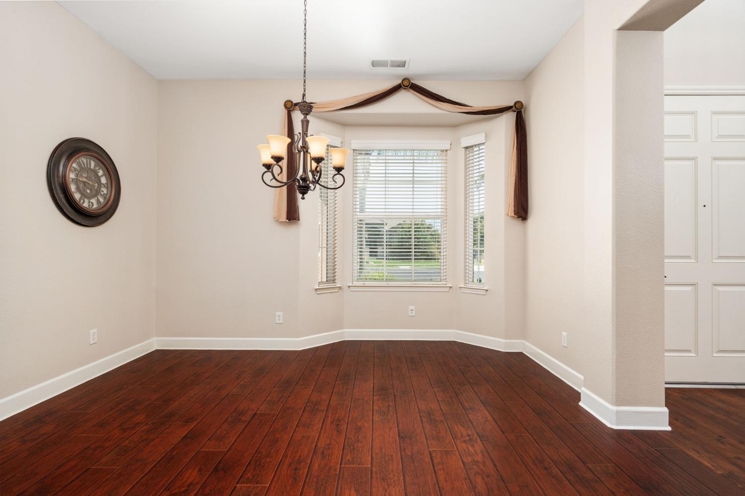 2454 Kaweah Ave, Clovis, CA 93619
