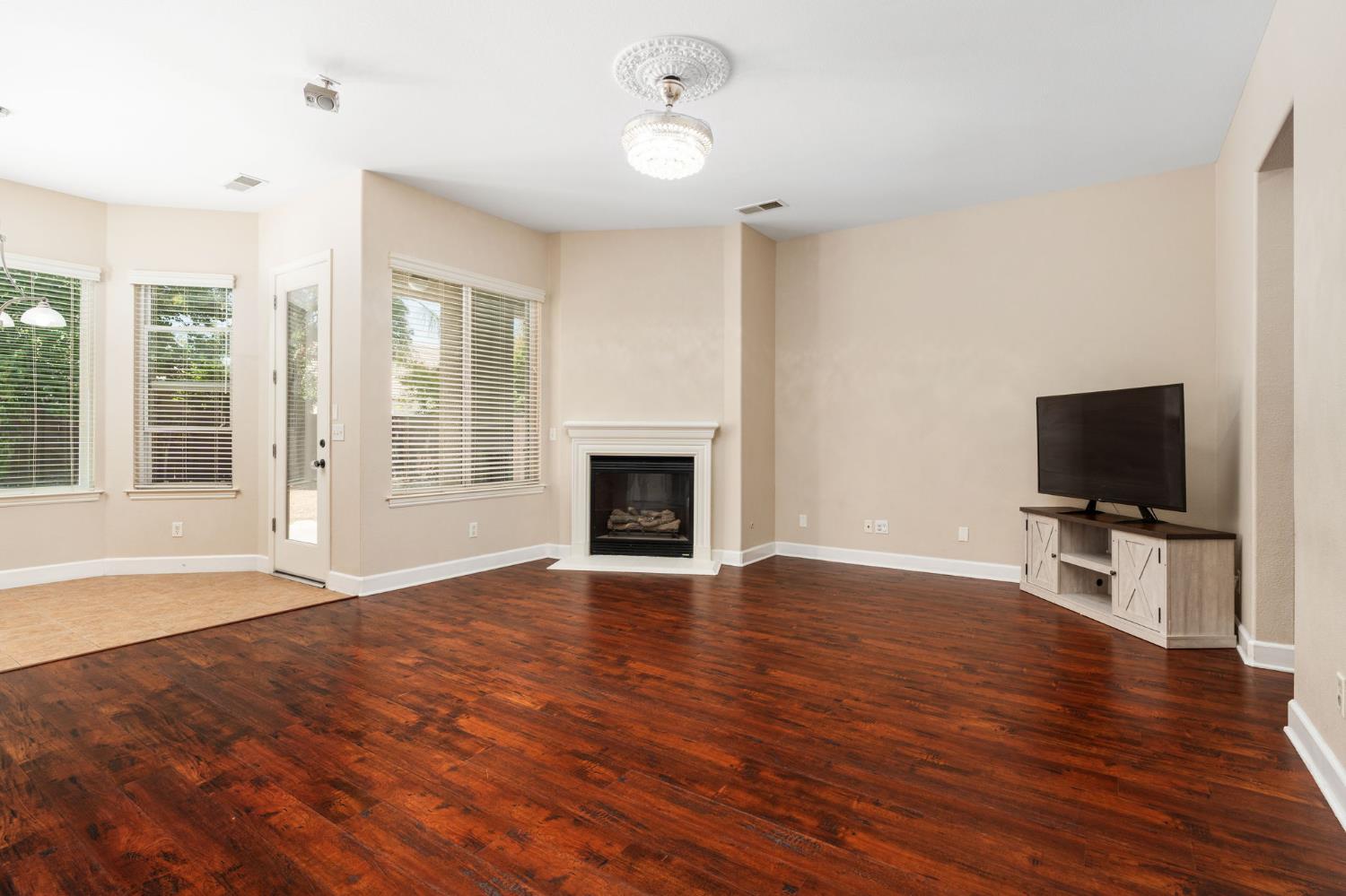 2454 Kaweah Ave, Clovis, CA 93619