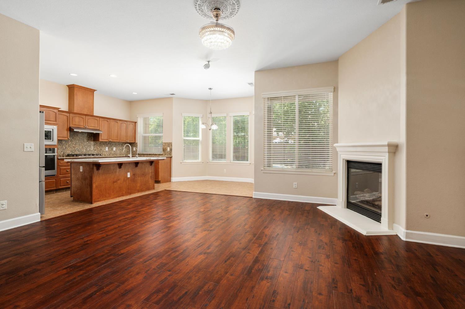 2454 Kaweah Ave, Clovis, CA 93619