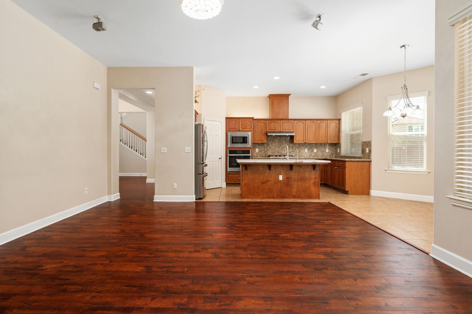 2454 Kaweah Ave, Clovis, CA 93619