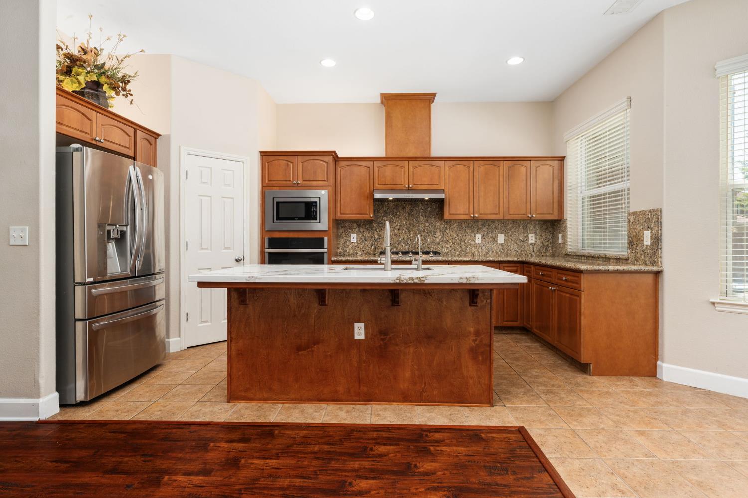 2454 Kaweah Ave, Clovis, CA 93619