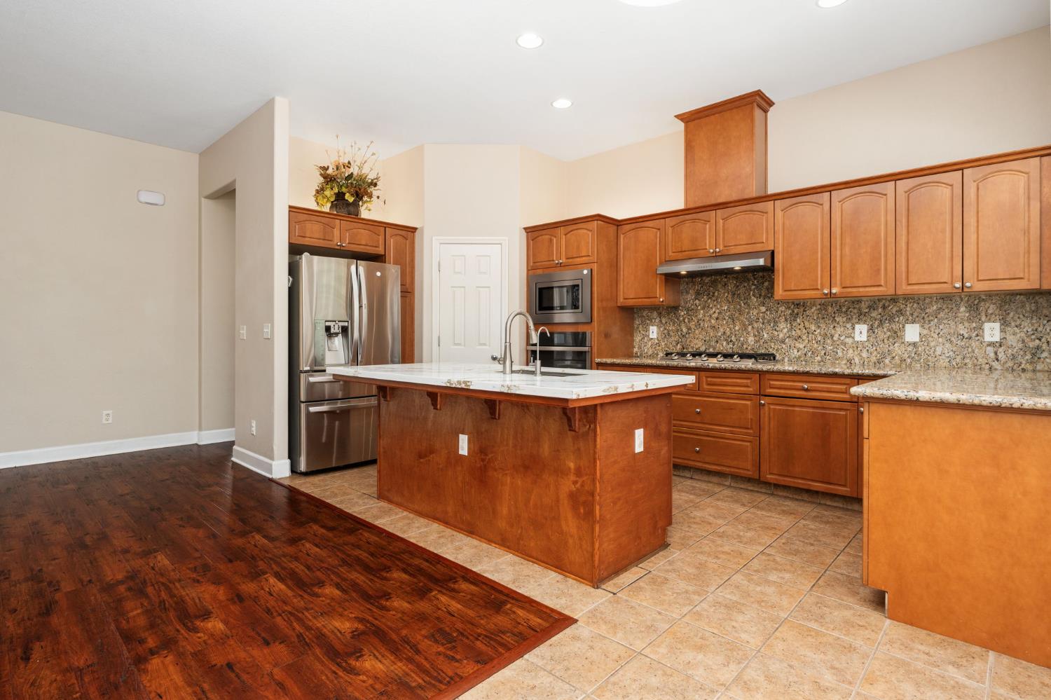 2454 Kaweah Ave, Clovis, CA 93619