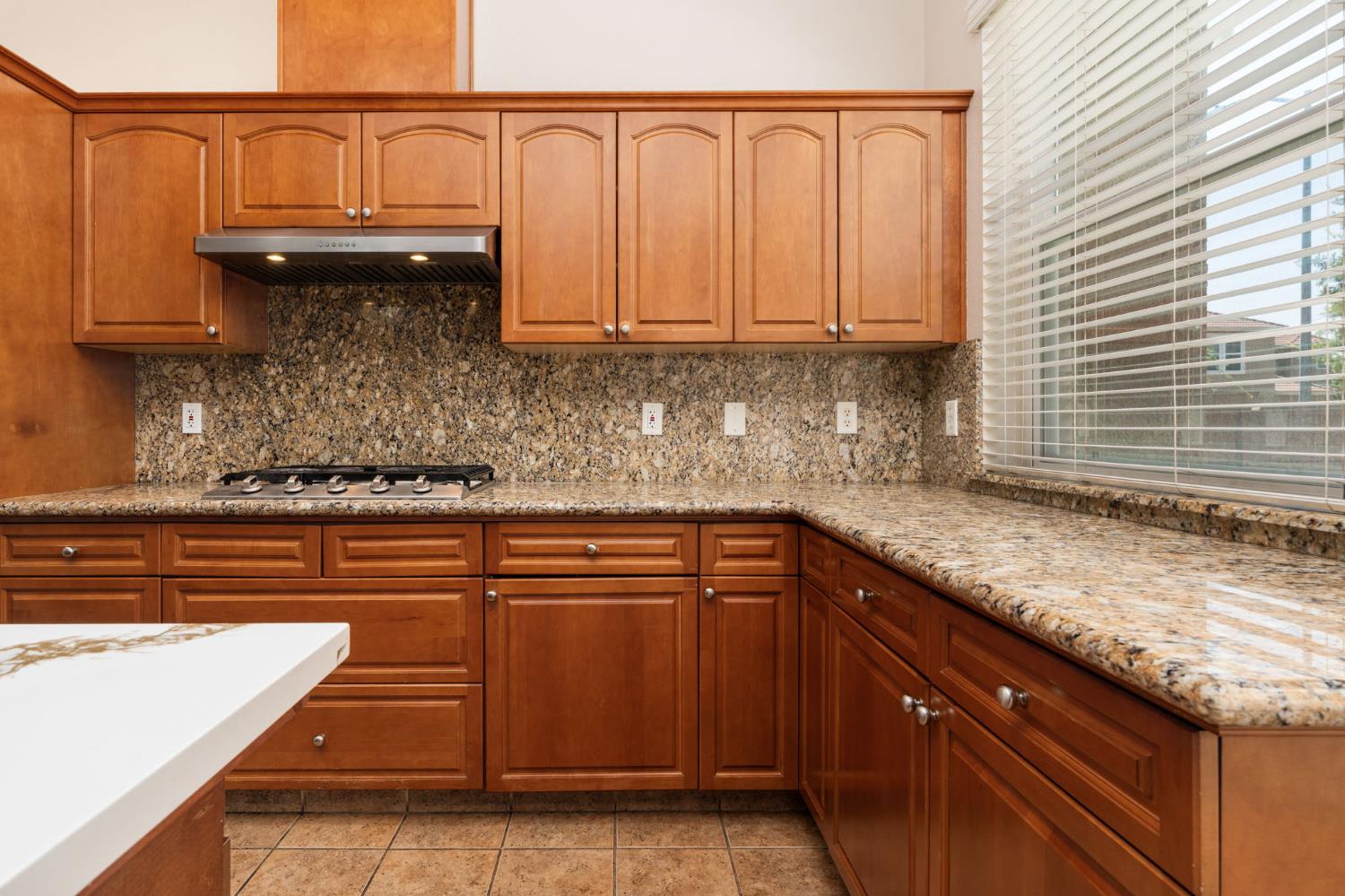 2454 Kaweah Ave, Clovis, CA 93619