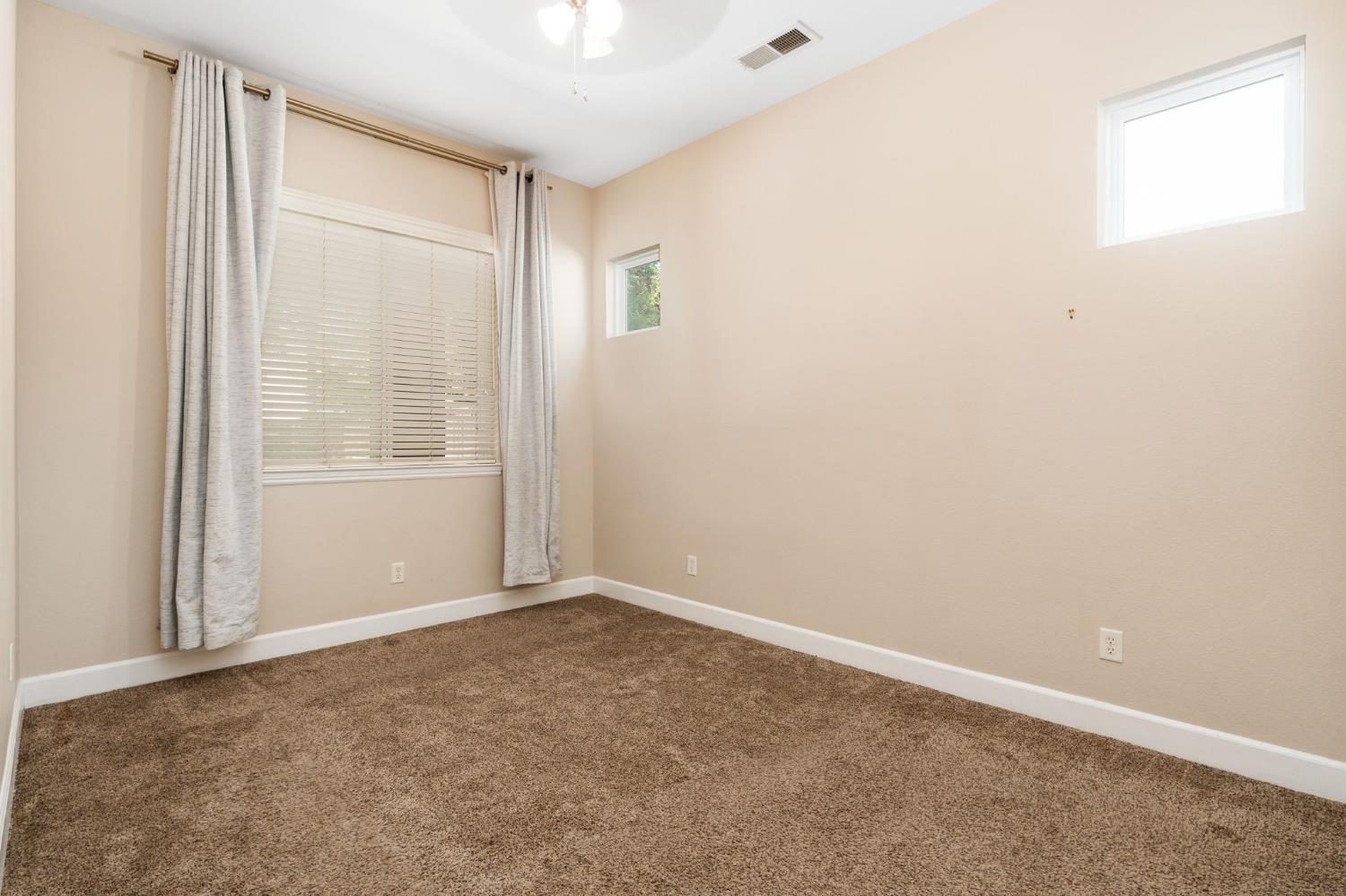 2454 Kaweah Ave, Clovis, CA 93619