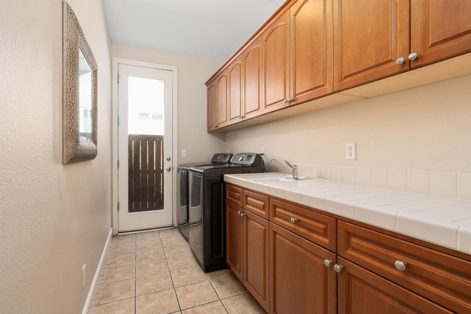 2454 Kaweah Ave, Clovis, CA 93619