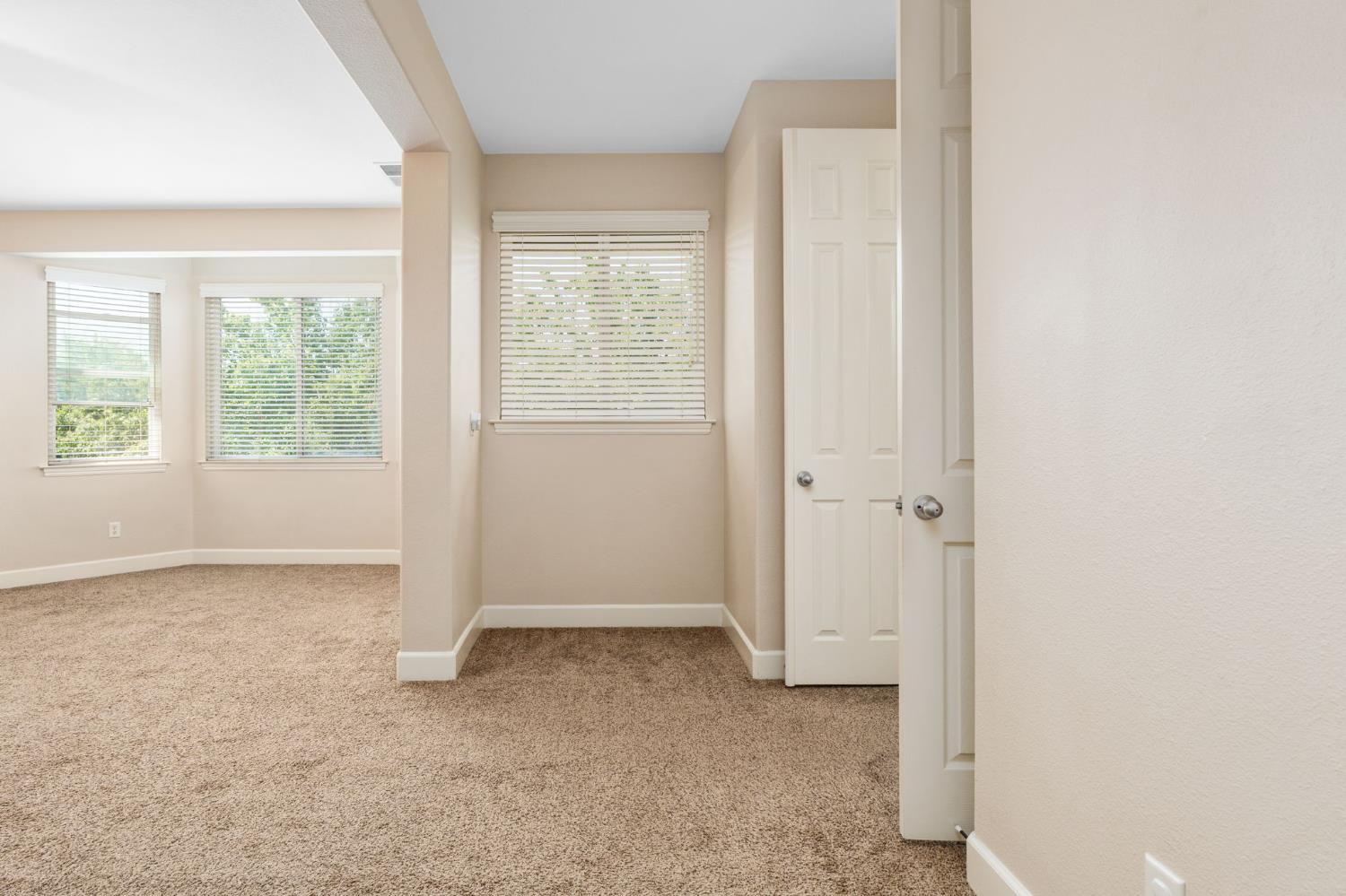 2454 Kaweah Ave, Clovis, CA 93619
