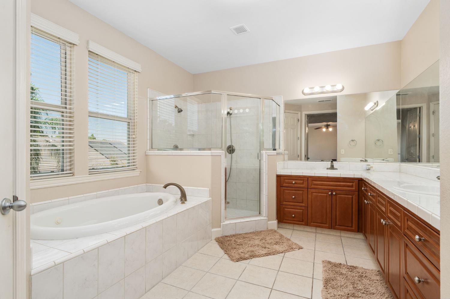 2454 Kaweah Ave, Clovis, CA 93619