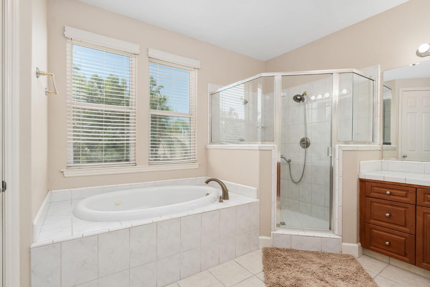 2454 Kaweah Ave, Clovis, CA 93619