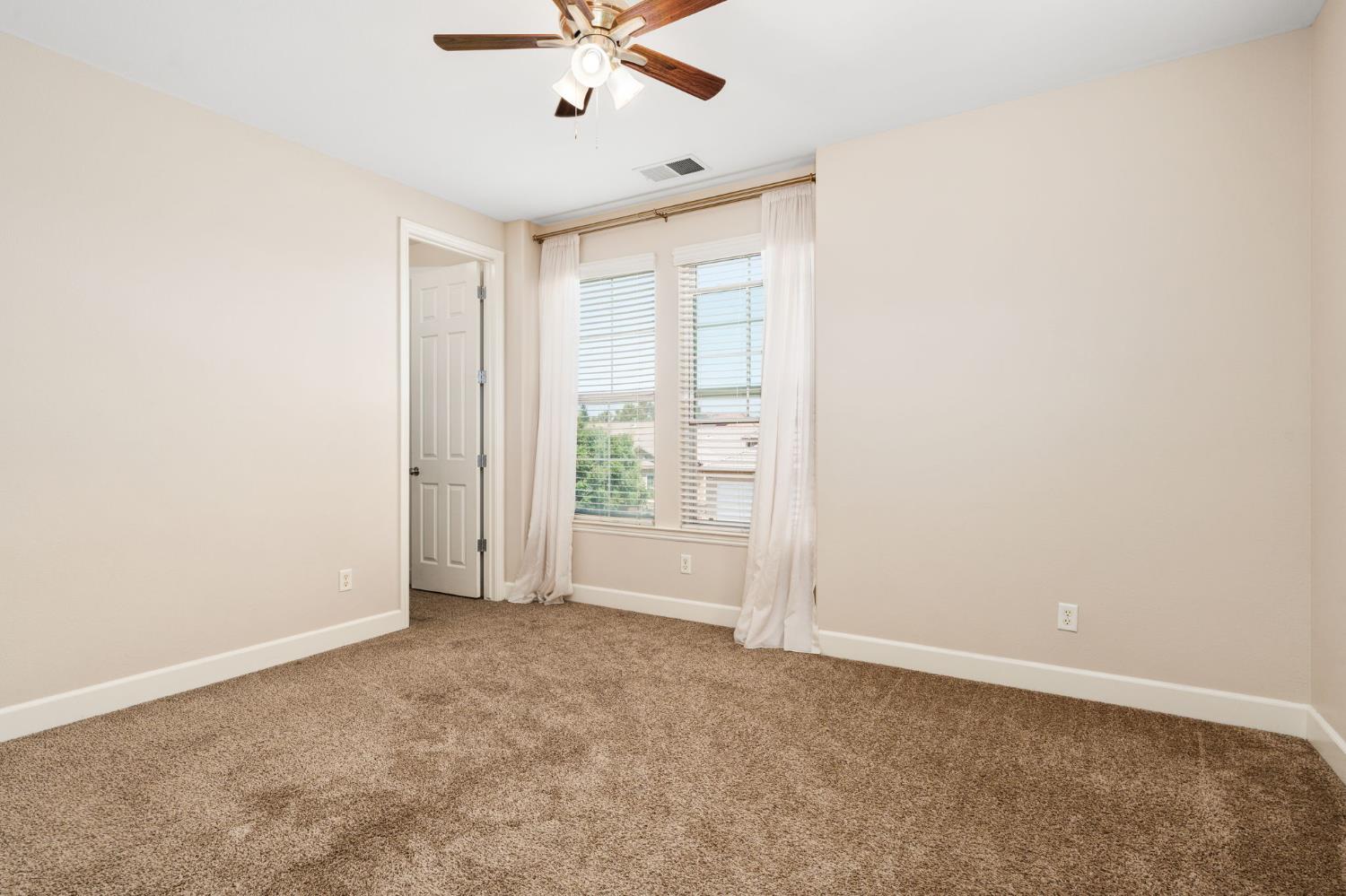 2454 Kaweah Ave, Clovis, CA 93619