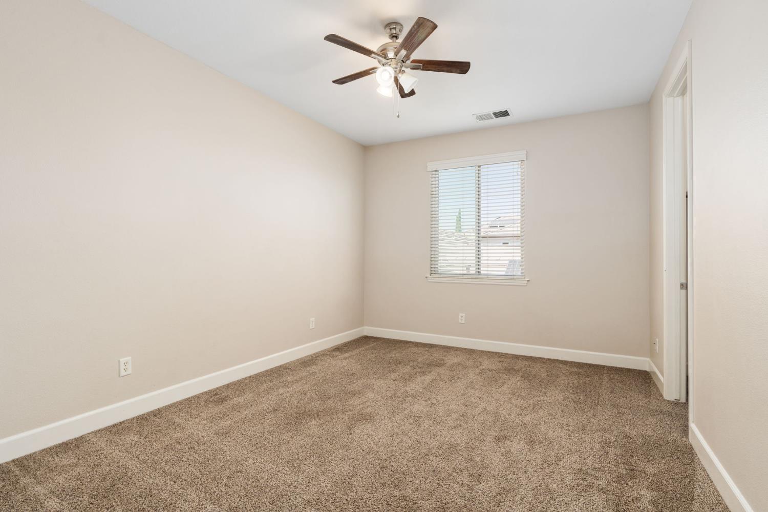 2454 Kaweah Ave, Clovis, CA 93619