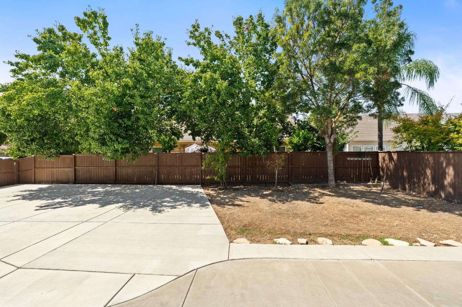 2454 Kaweah Ave, Clovis, CA 93619