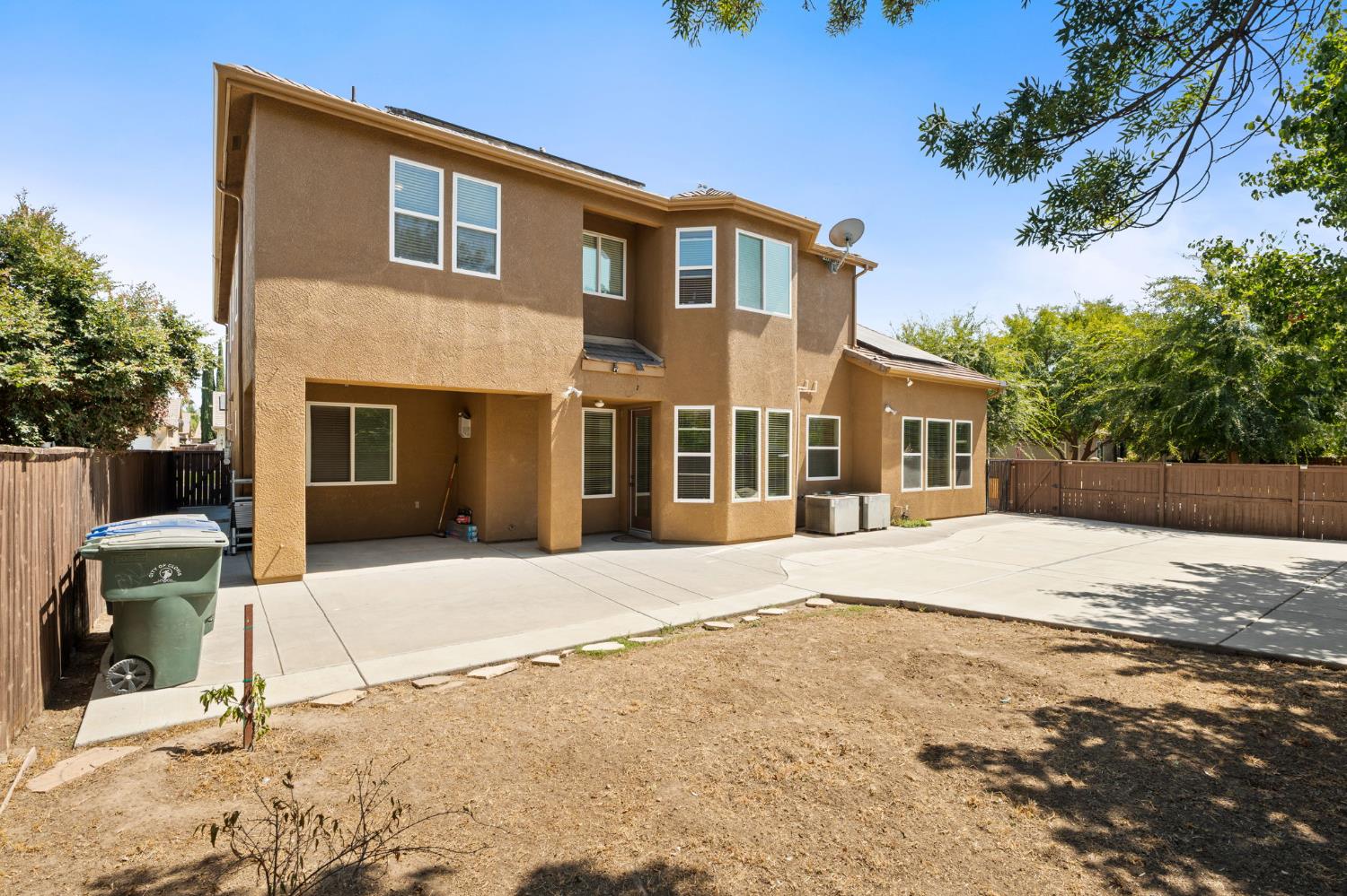 2454 Kaweah Ave, Clovis, CA 93619