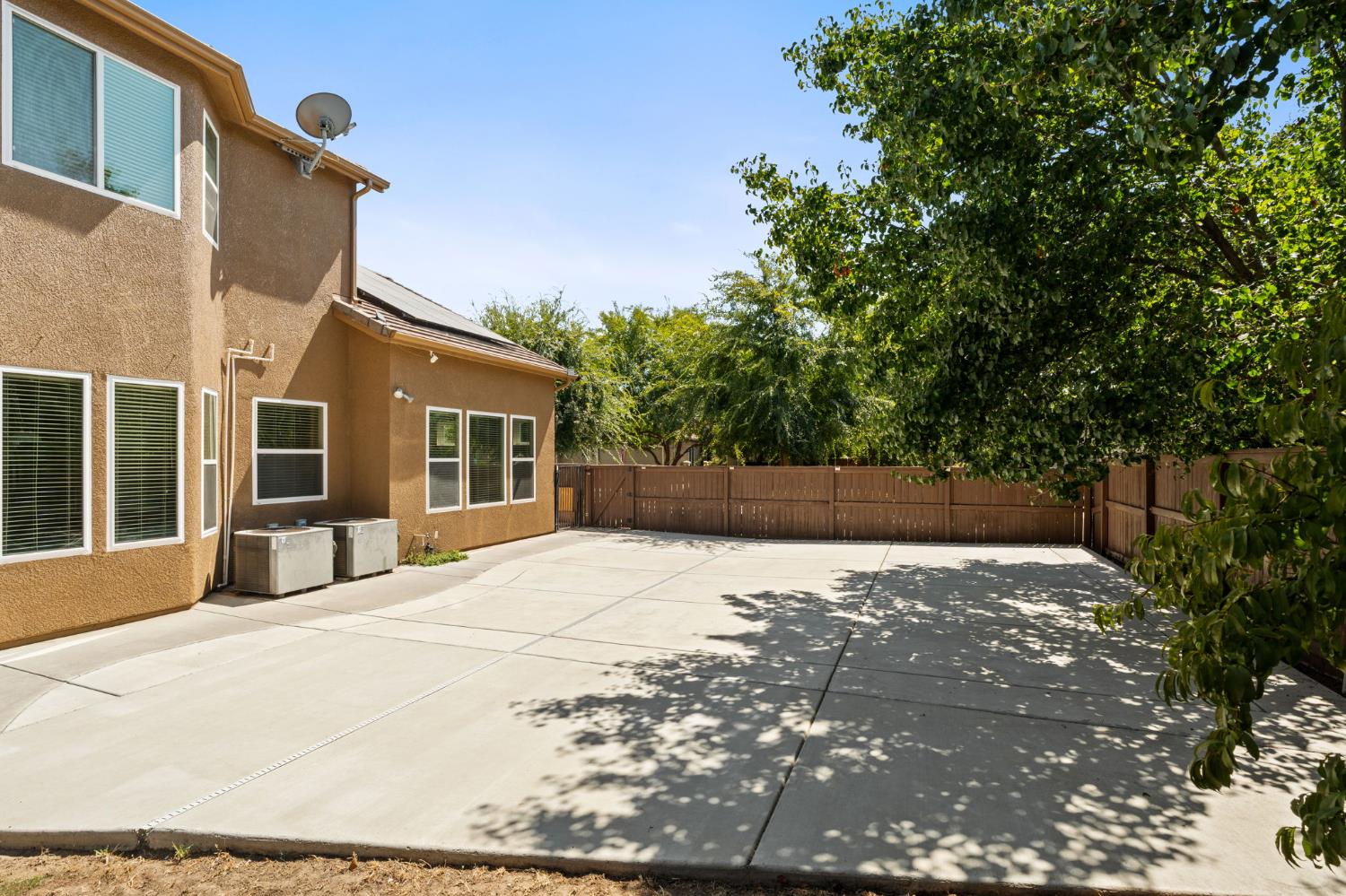 2454 Kaweah Ave, Clovis, CA 93619