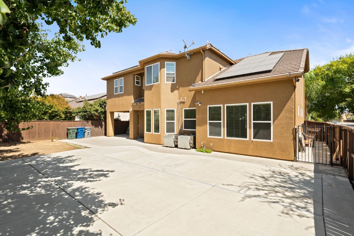 2454 Kaweah Ave, Clovis, CA 93619
