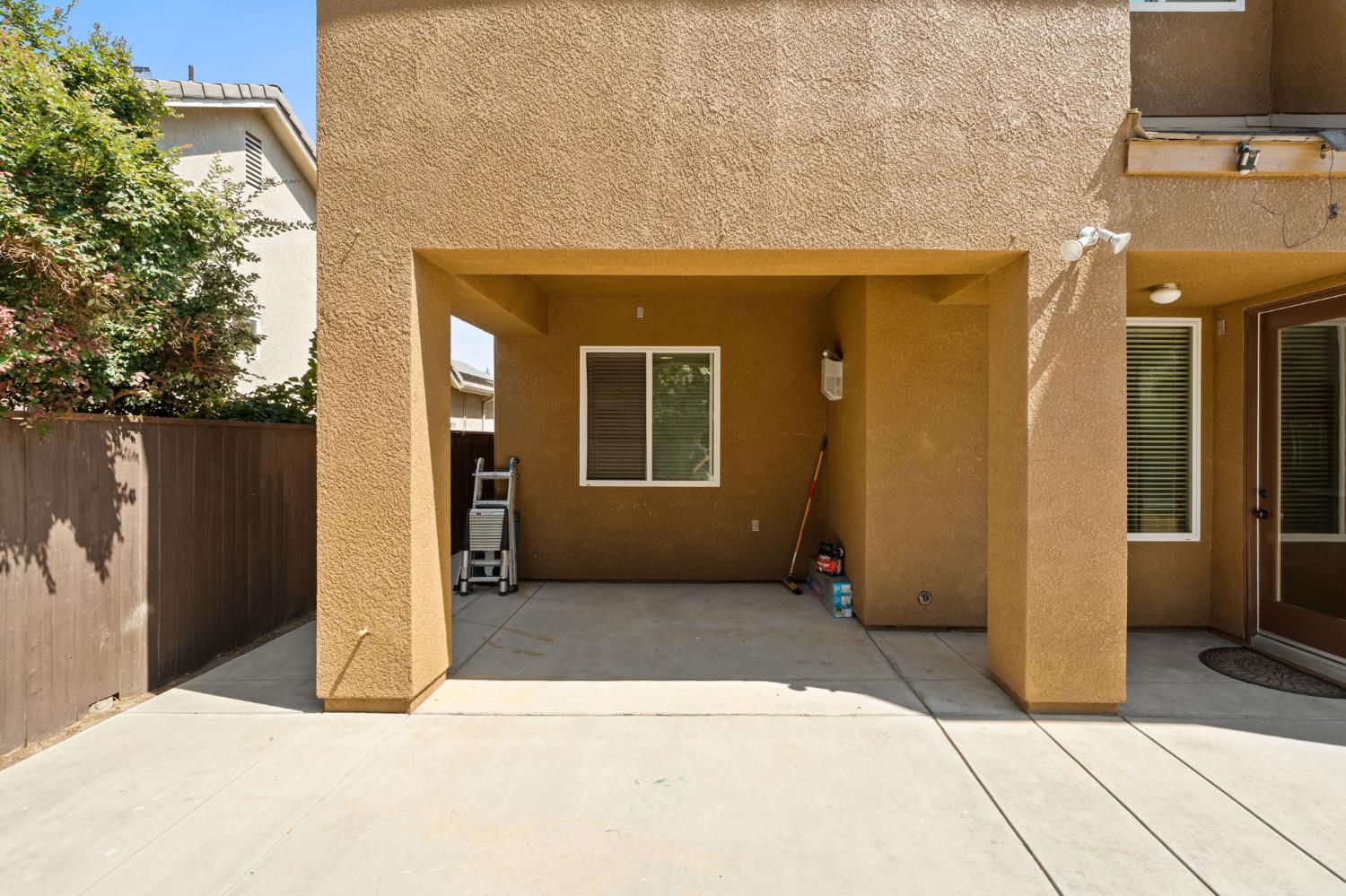2454 Kaweah Ave, Clovis, CA 93619
