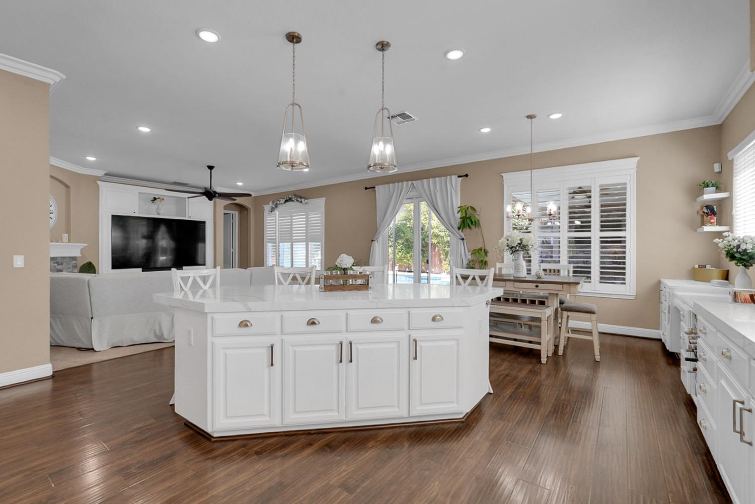 677 Stetson Dr, Oakdale, CA 95361