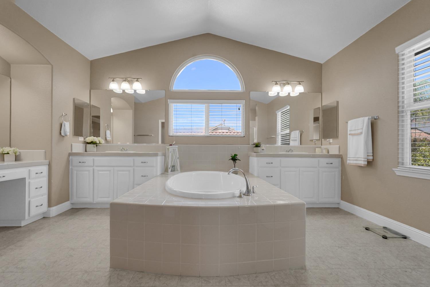 677 Stetson Dr, Oakdale, CA 95361