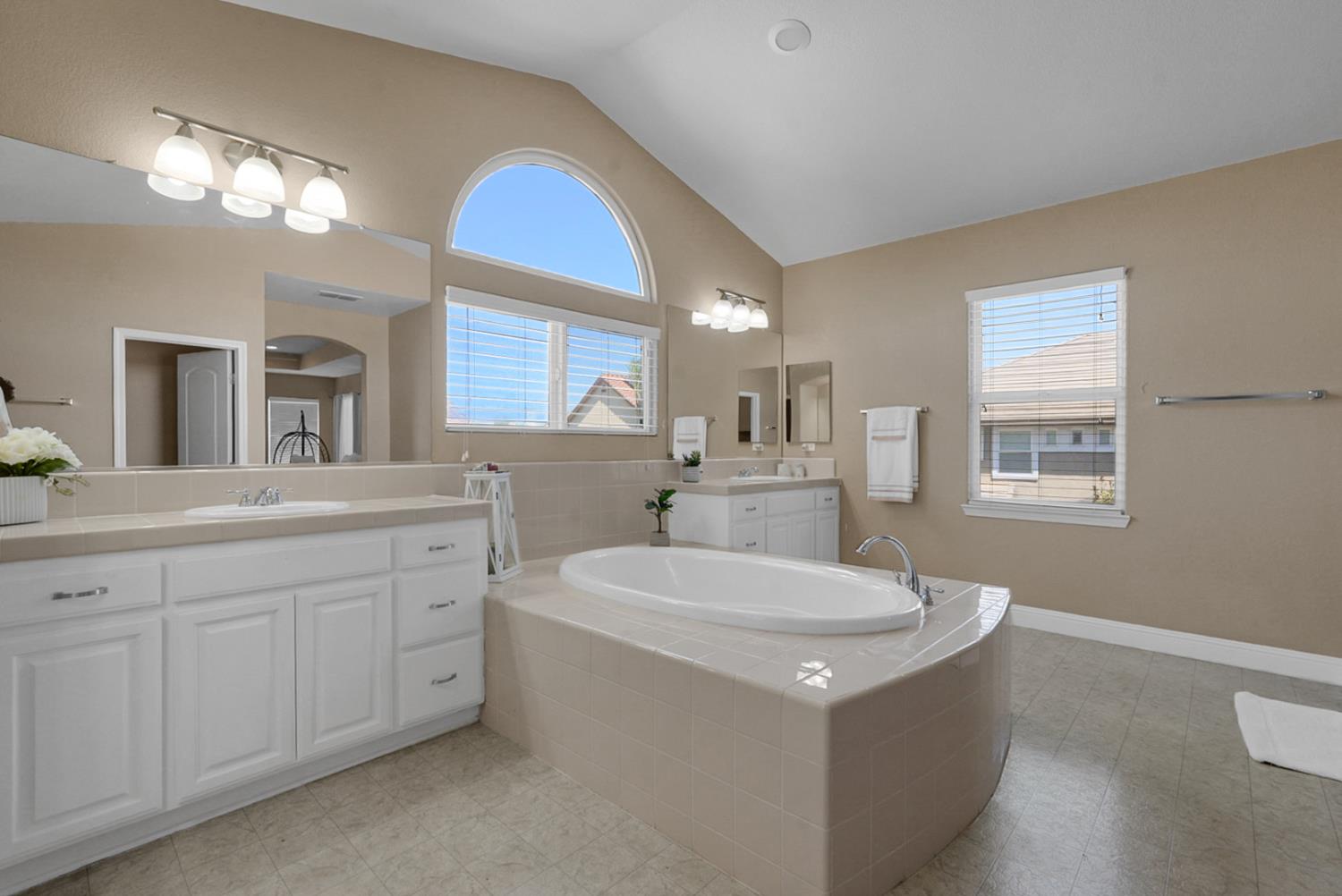 677 Stetson Dr, Oakdale, CA 95361